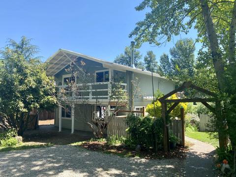 7113 Wagner Creek Rd, Talent, OR 97540