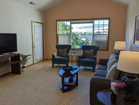 980 Golden Aspen Pl, Ashland, OR 97520
