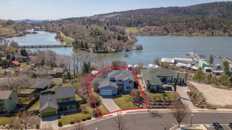 780 Hogue Dr, Klamath Falls, OR 97601