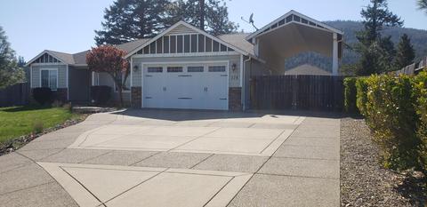 126 Cabernet Cir, Cave Junction, OR 97523