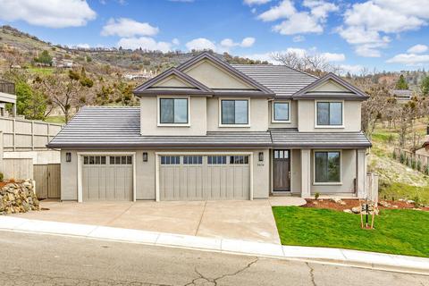5614 Autumn Park Dr, Medford, OR 97504
