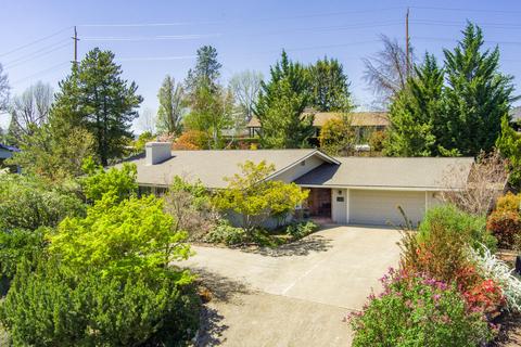 126 Littrell Dr, Medford, OR 97504