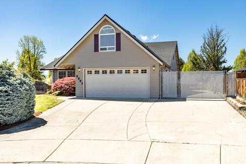 2361 Asher Dr, Medford, OR 97504