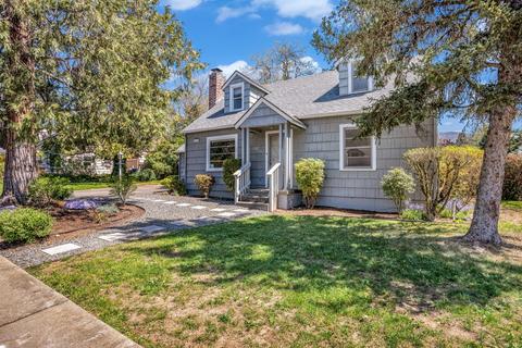 1573 NW Hawthorne Ave, Grants Pass, OR 97526