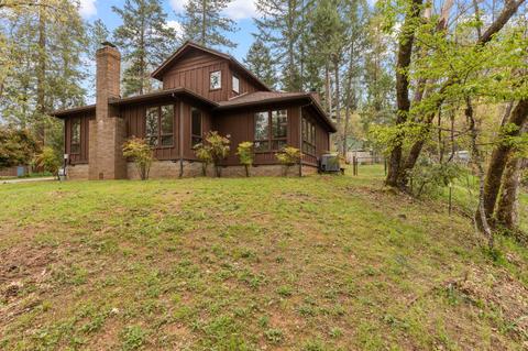 1444 Summit Loop, Grants Pass, OR 97527 photo 2