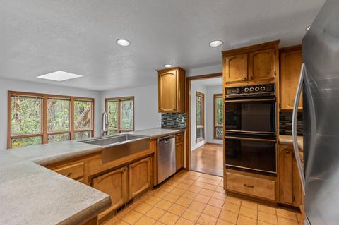 1444 Summit Loop, Grants Pass, OR 97527 photo 7