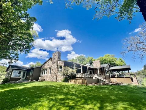 2156 W Hillside Dr, Central Point, OR 97502