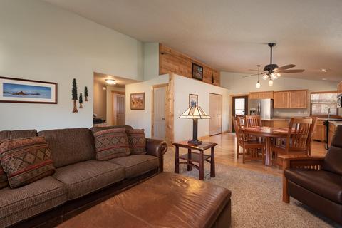 20590 Prospector Loop, Bend, OR 97702 photo 3
