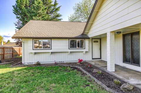 610 Hopkins Rd, Central Point, OR 97502