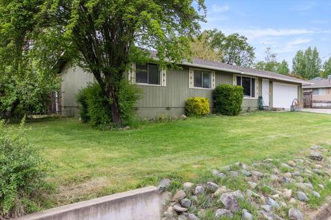 714 NE 12th St, Grants Pass, OR 97526