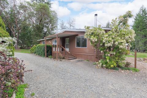 155 Maureen Dr, Cave Junction, OR 97523