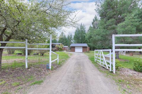155 Maureen Dr, Cave Junction, OR 97523 photo 4
