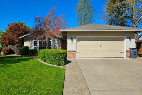 2130 Happy Valley Dr, Medford, OR 97501