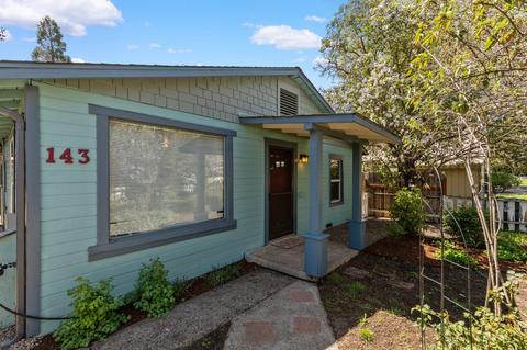 143 Napa St, Eagle Point, OR 97524 photo 2