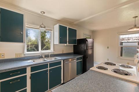 143 Napa St, Eagle Point, OR 97524 photo 4