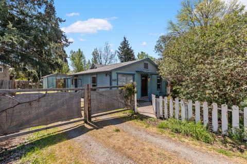 143 Napa St, Eagle Point, OR 97524 photo 3