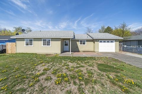 543 SW 23rd St, Redmond, OR 97756