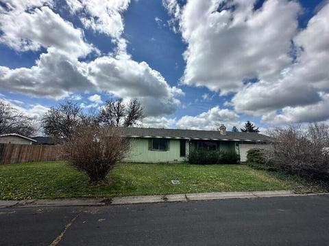 1112 Merryman Dr, Klamath Falls, OR 97603