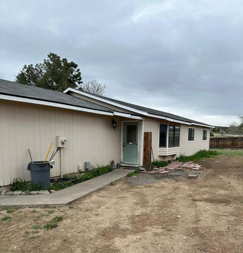 755 NE Lakeside Dr, Madras, OR 97741
