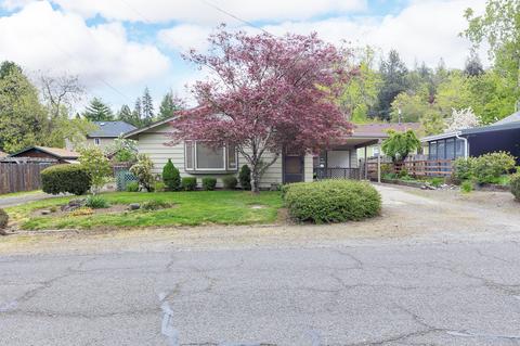 465 S 3rd St, Jacksonville, OR 97530