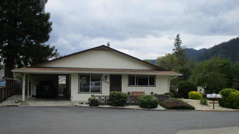 744 Brookside Cir, Rogue River, OR 97537