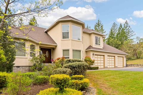 385 Brookstone Hills Dr, Grants Pass, OR 97526