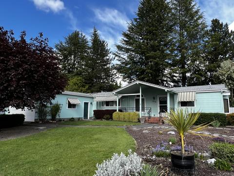 1854 Tamarac Ln, Grants Pass, OR 97527