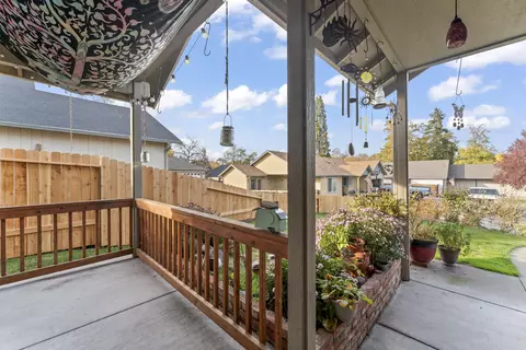 1254 Rockingham Pl, Grants Pass, OR 97527