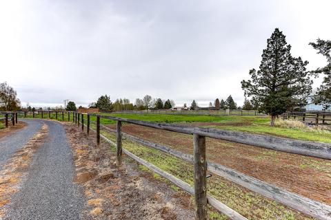 22236 Kevin Dr, Bend, OR 97701 photo 32