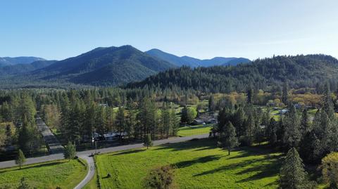 308 Stringer Gap Rd, Grants Pass, OR 97527 photo 2