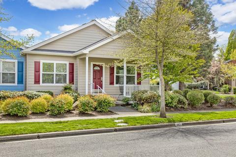 683 Blue Moon Dr, Central Point, OR 97502