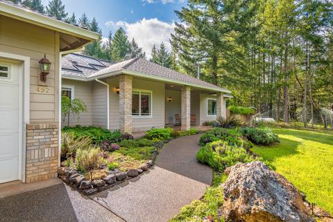 492 Whitestone Dr, Grants Pass, OR 97527