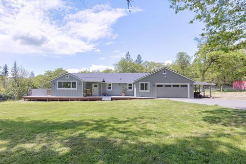 220 Horseshoe Dr, Grants Pass, OR 97526