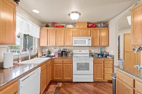 953 Crystal Dr, Eagle Point, OR 97524 photo 12