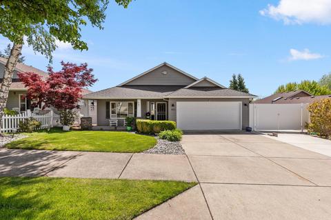 953 Crystal Dr, Eagle Point, OR 97524 photo 2