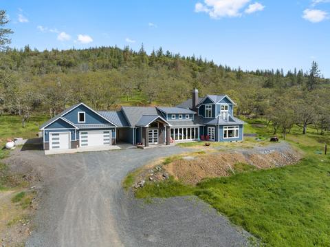 1450 Wagon Trail Dr, Jacksonville, OR 97530