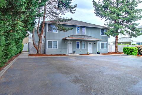 521 Briarwood Dr, Central Point, OR 97502