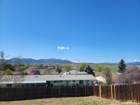 10050 Westbrook Dr, Klamath Falls, OR 97603