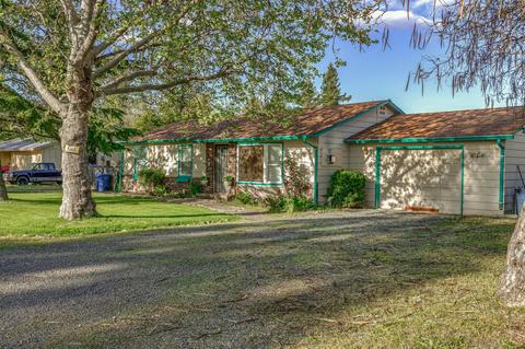 1365 Daisy Ln, Grants Pass, OR 97527
