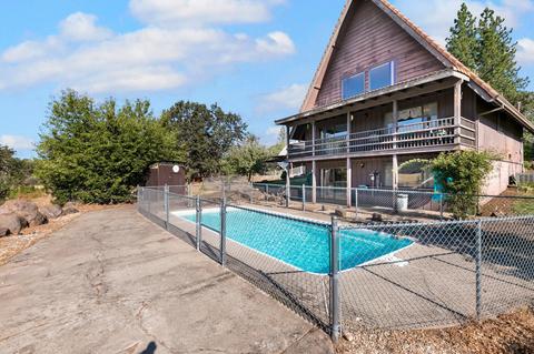1875 Crowfoot Rd, Eagle Point, OR 97524 photo 2