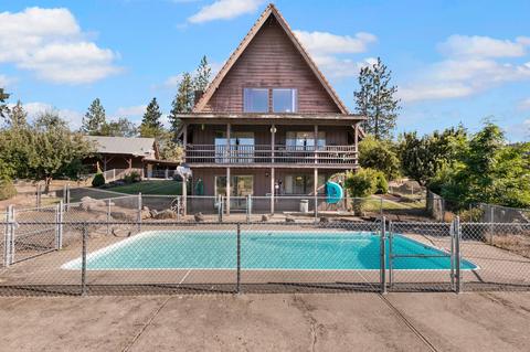 1875 Crowfoot Rd, Eagle Point, OR 97524