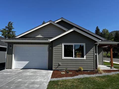 1684 NE June Bug Dr, Grants Pass, OR 97526
