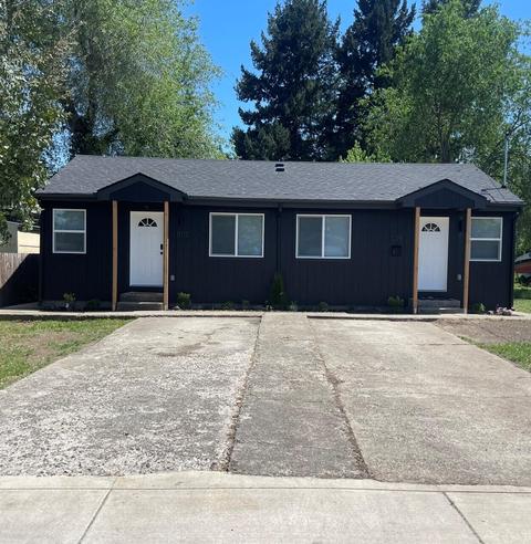 1017 Plum St, Medford, OR 97501