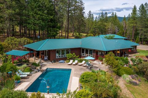 294 Edgerton Ln, Wolf Creek, OR 97497