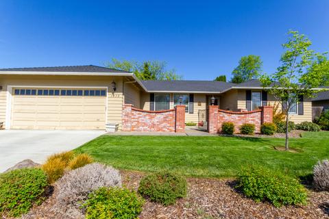 1838 Filmore Dr, Medford, OR 97504
