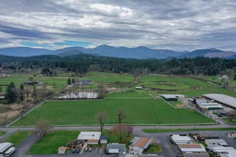 5076 Leonard Rd #135, Grants Pass, OR 97527