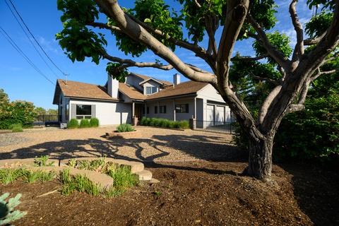 1427 SW Canyon Dr, Redmond, OR 97756