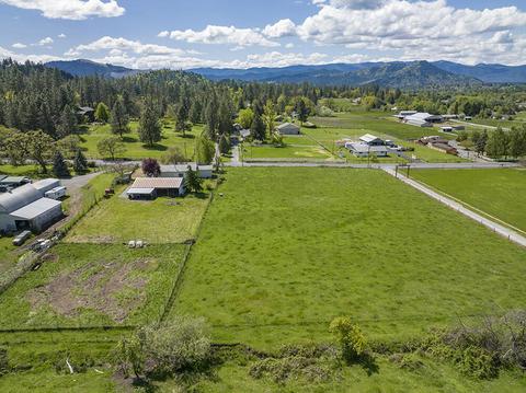 4217 Midway Ave, Grants Pass, OR 97527