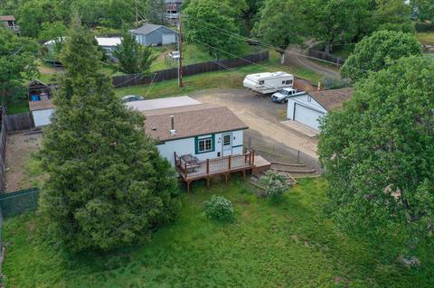 27 Sarma Dr, Shady Cove, OR 97539