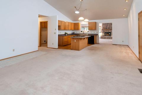 21850 Katie Dr, Bend, OR 97701 photo 2